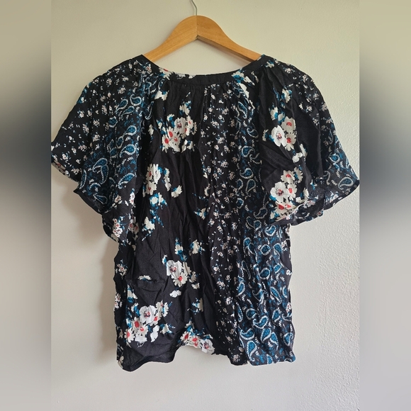 NWT! Olivacious, Black Floral Blouse, Size Small - Picture 2 of 3